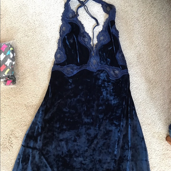 VS CRUSHED VELVET LOW BACK SLIP ENSIGN SZ XS RARE